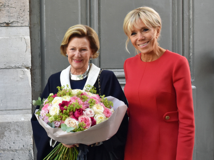 Frankrikes førstedame Brigitte Macron ønsker Dronningen velkommen. Foto: Liv Anette Luane, Det kongelige hoff